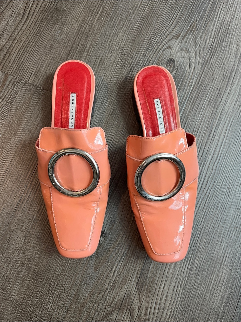 DORATEYMUR Patent Coral Slide Mules with Silver Ring Accent